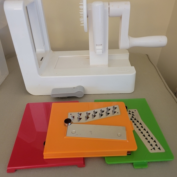 OXO Good Grips 3-blade Tabletop Spiralizer with Stronghold Grip - Picture 6 of 8